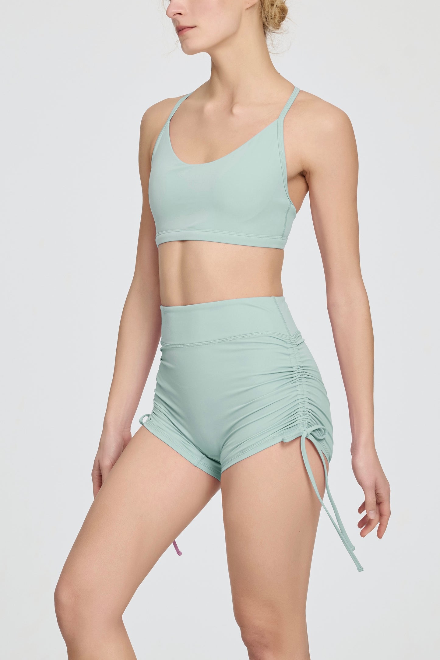 Cool-air Spaghetti Straps Cross Back Yoga Bra&Shorts Set